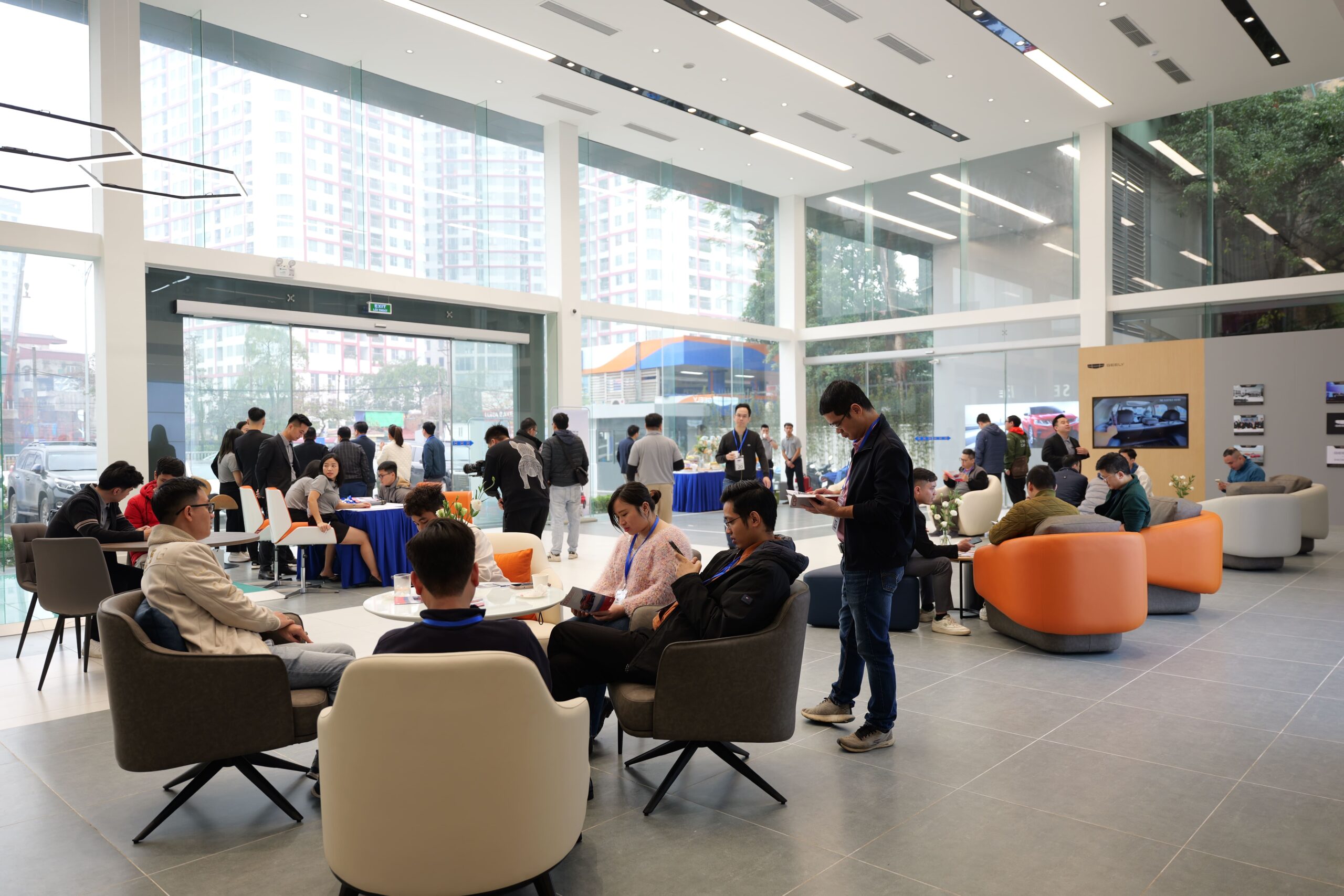 Hàng trăm khách hàng đến tham dự sự kiện Lái thử Coolray