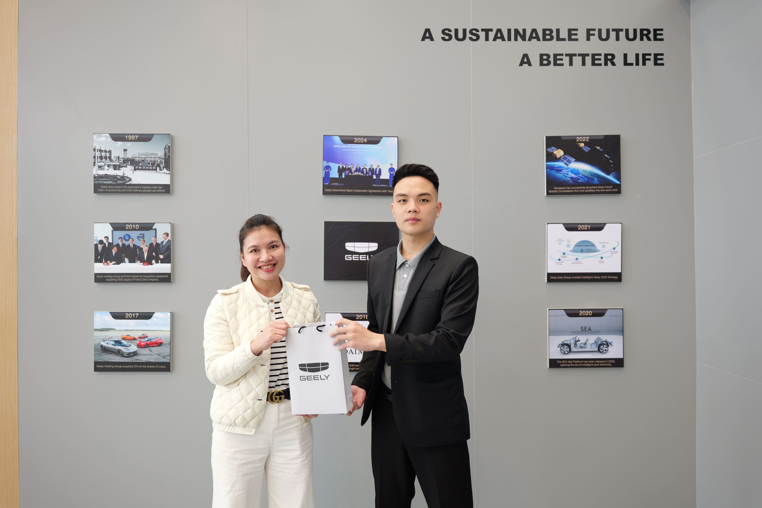 Những món quà độc quyền Geely Cà Mau tri ân khách hàng 